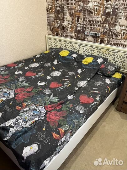 Кровать двухспальная с матрасом
