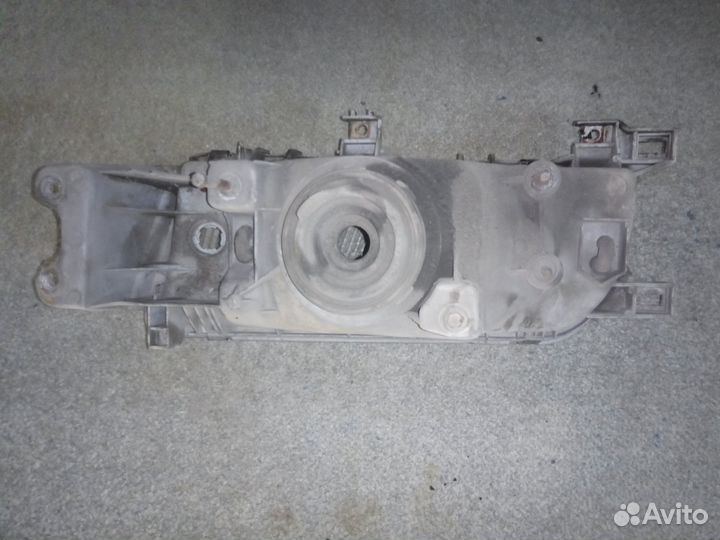 Продаю фару левую на ниссан примеру универсал w10