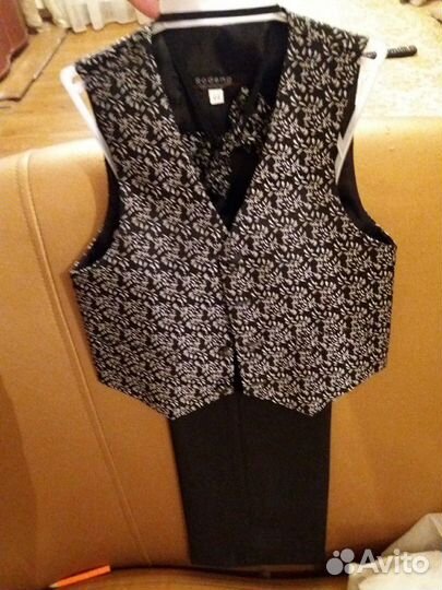 Продаю костюм