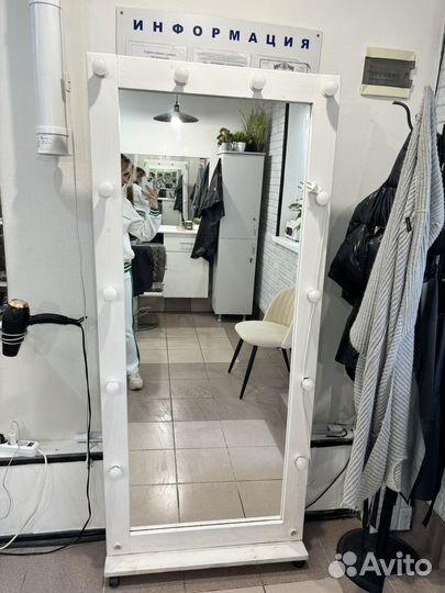 Продам зеркало с подсветкой