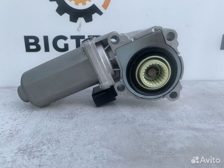 Моторчик раздатки BMW E53 27107566296