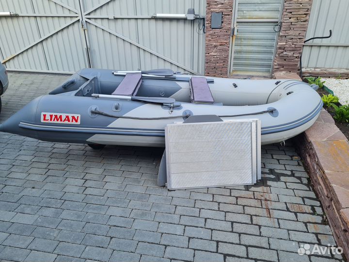Лодка с мотором