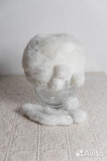 Белая норковая шапка