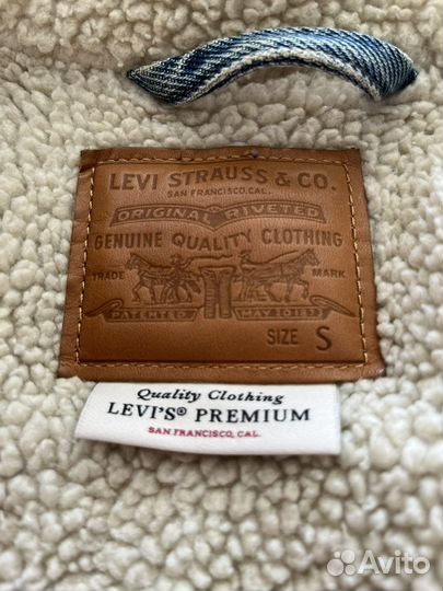 Джинсовая куртка с мехом levis женская (размер s)