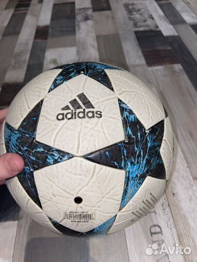 Футбольный мяч adidas лига чемпионов