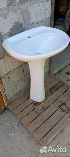 Раковина с пьедисталом