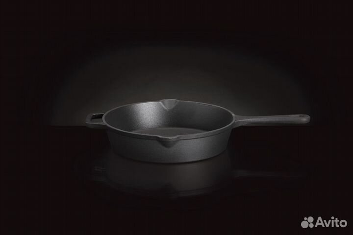 56053 Чугунная сковорода 24