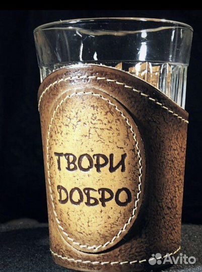 Граненый стакан в кожаном подстаканнике