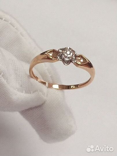 Золотое кольцо с камнем 19,5р