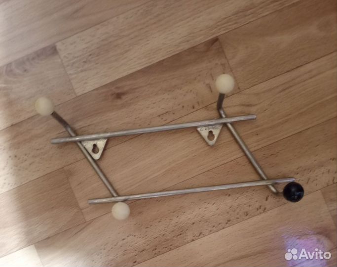 Вешалка настенная. Ручки оконные