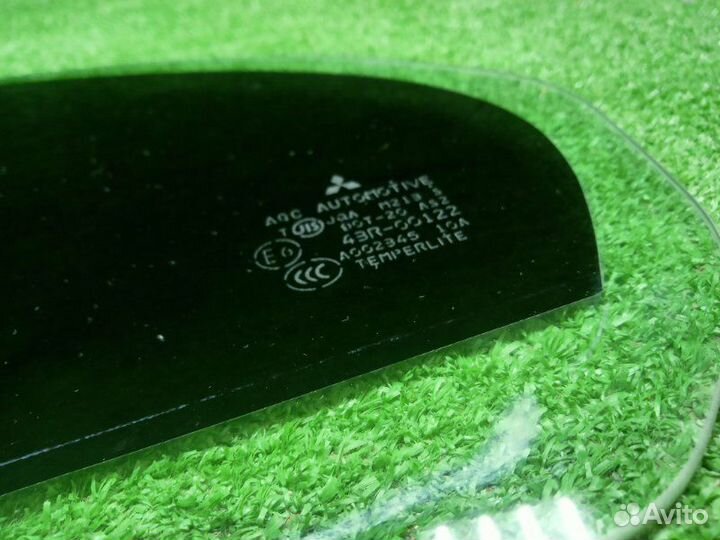 Стекло двери (форточка) заднее левое Mitsubishi