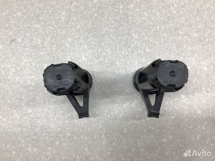 Кронштейн радиатора Ford Focus III 2011