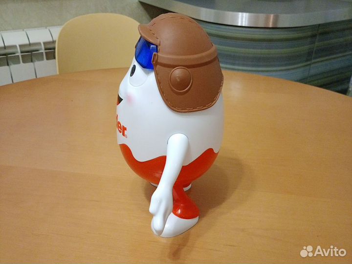 Большое яйцо Kinder Surprise