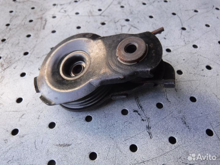 Ролик-натяжитель ручейкового ремня Mazda Tribute