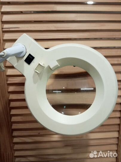 Лампа лупа на струбцине