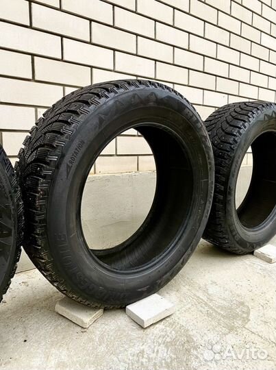 Bridgestone Blizzak Spike-01 215/60 R17 100B