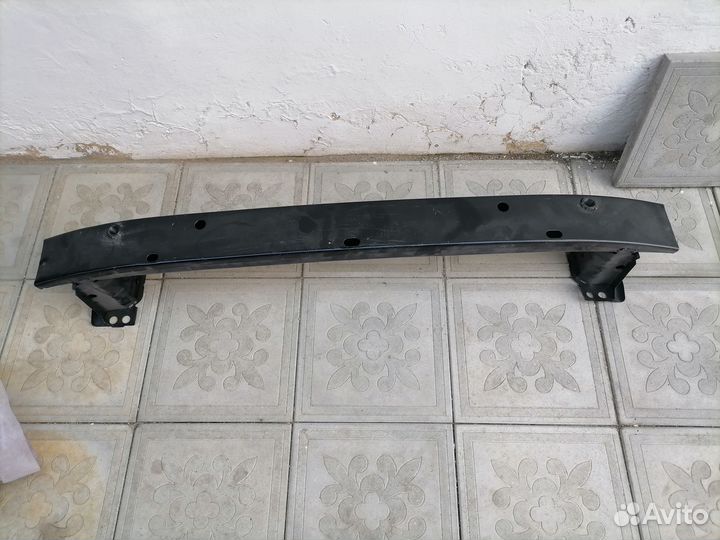 Усилитель переднего бампера toyota