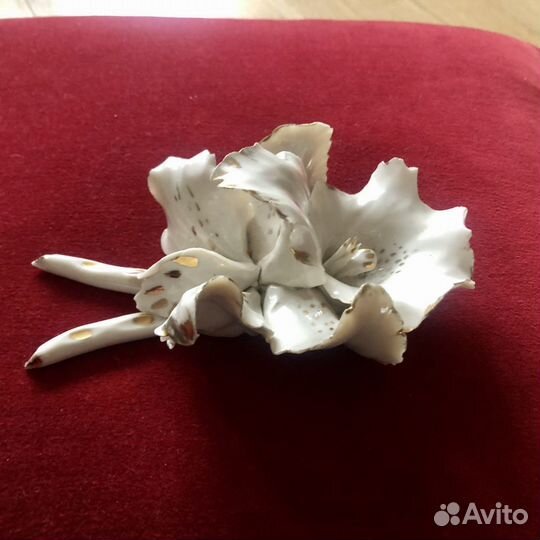 Цветок фарфоровый антикварный
