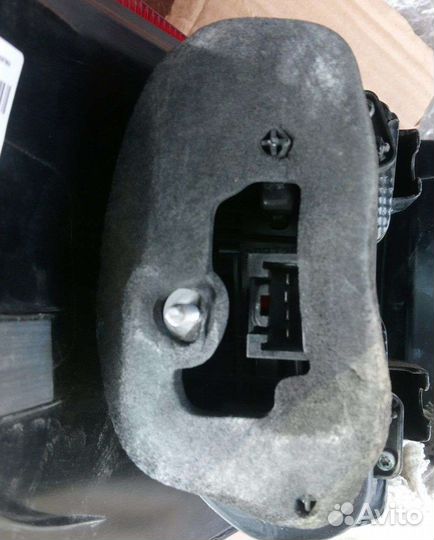 Фонарь задний правый Ford EcoSport CN1513404bа