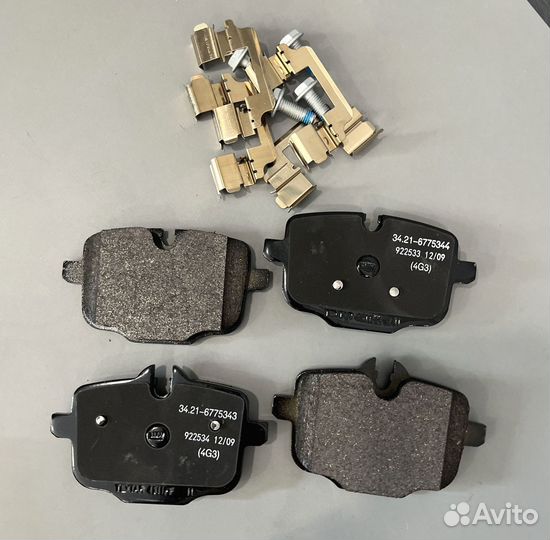 Задние тормозные колодки BMW G30 5 серия