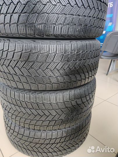 Michelin X-Ice Snow SUV 235/55 R18 104T