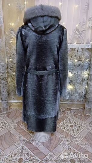 Шуба мутон голубого цвета с капюшоном
