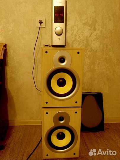 Музыкальный центр. Колонка