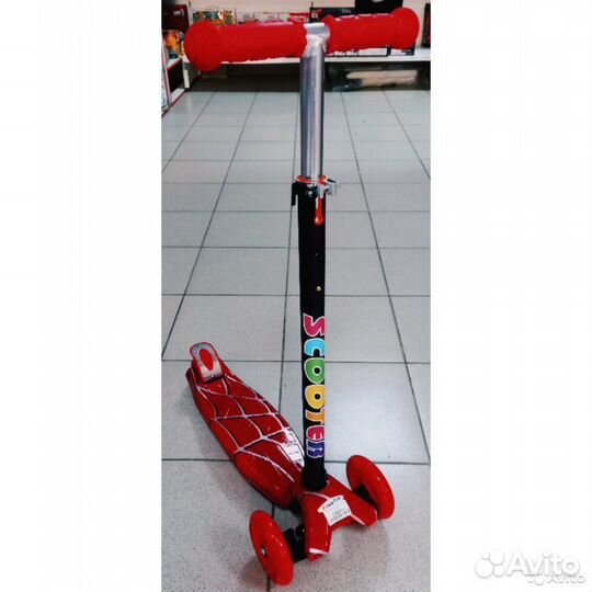 Самокат трехколесный