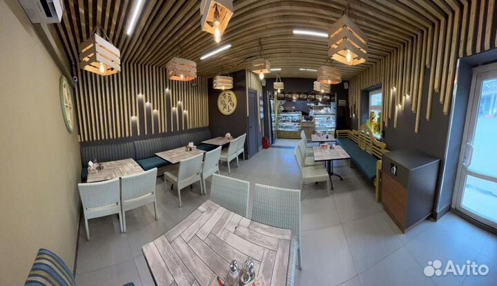 Продавец кассир в кафе быстрого питания