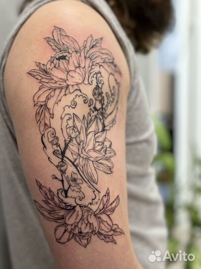 Тату мастер, модель на татуировку