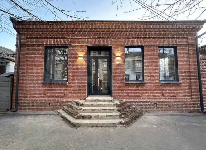 Торгово-офисное здание в центре, 145 м²