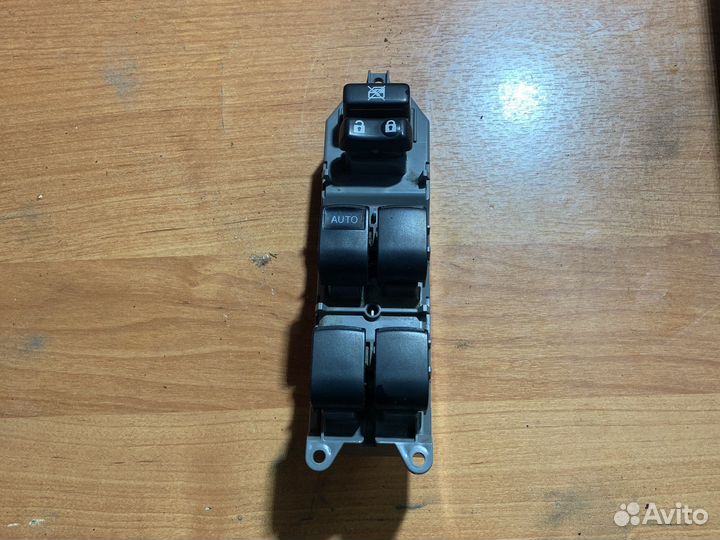 Блок кнопок стеклоподъемников toyota camry 2010