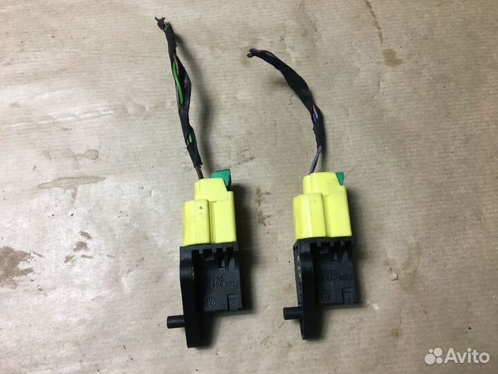 Датчик удара Volkswagen Tiguan 08-17