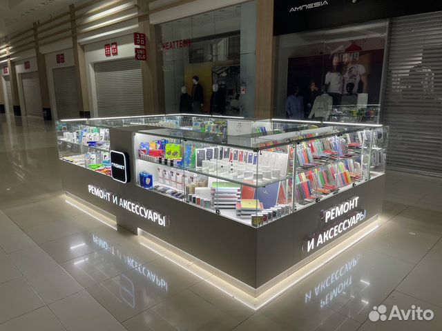 Продавец мобильных аксессуаров