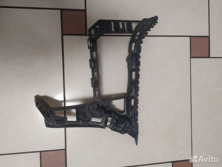 Крепление зад. бампера прав. Volkswagen Jetta 6