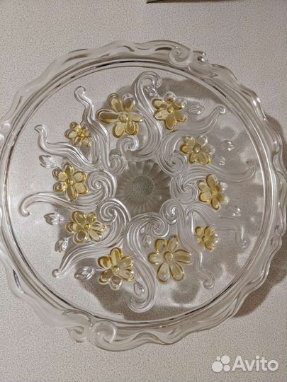 Тортница на ножке