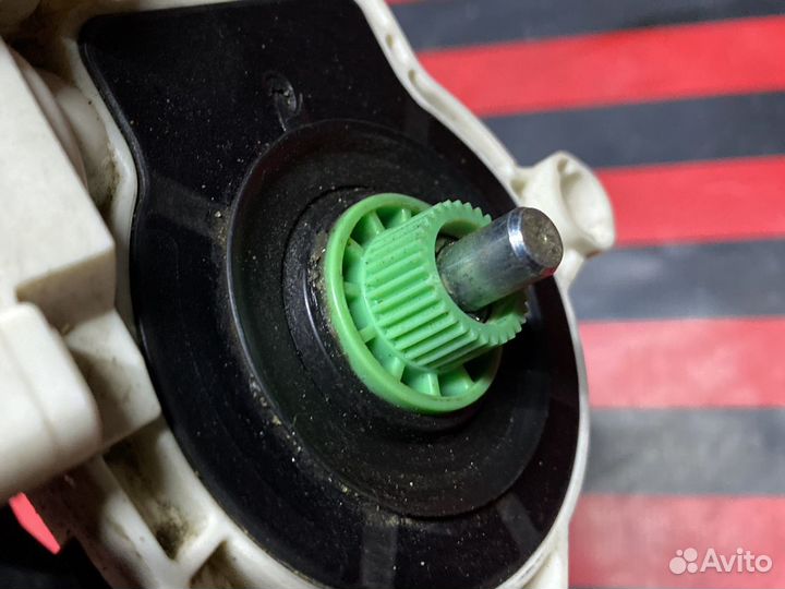 Моторчик стеклоподьемника Мерседес w207