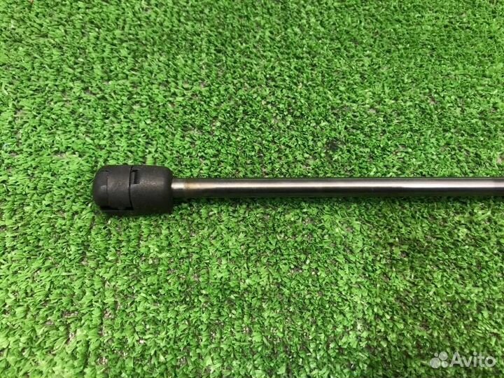 Амортизатор капота Mercedes-Benz C-180 W204