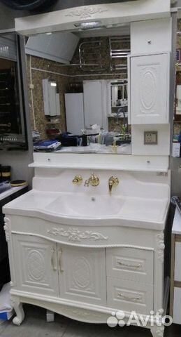 Зеркало с полкой в ванную