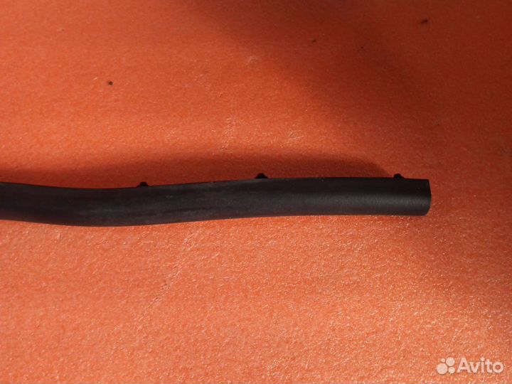 Уплотнитель капота Kia optima 3 TF