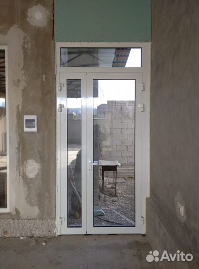 Пластиковая дверь