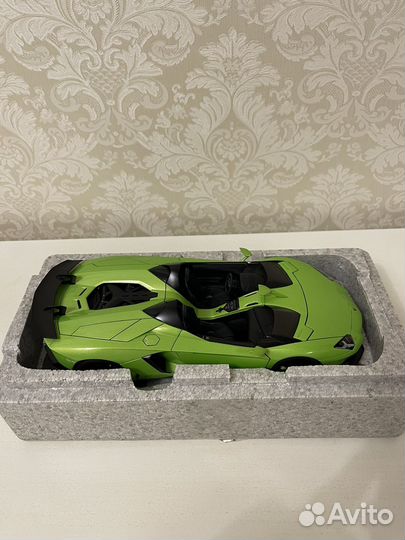 Lamborghini aventador J green 1:18 Autoart