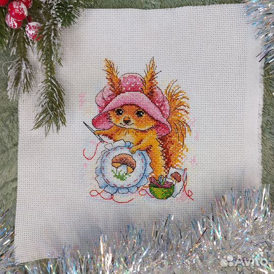 Вышивка крестом Белочка осенняя