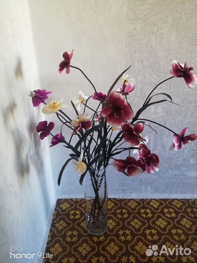 Ваза с орхидеями