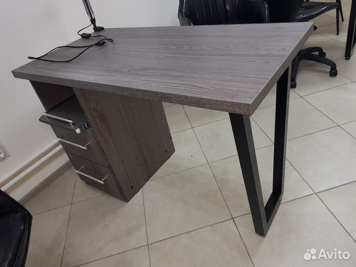 Маникюрный стол лофт