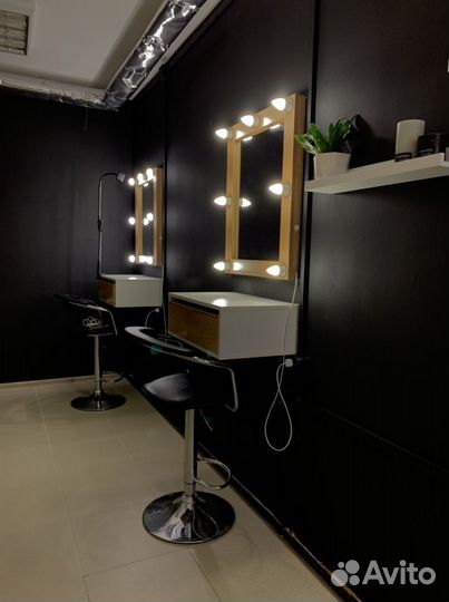 Место бровиста/визажиста/мастера маникюра/косметол