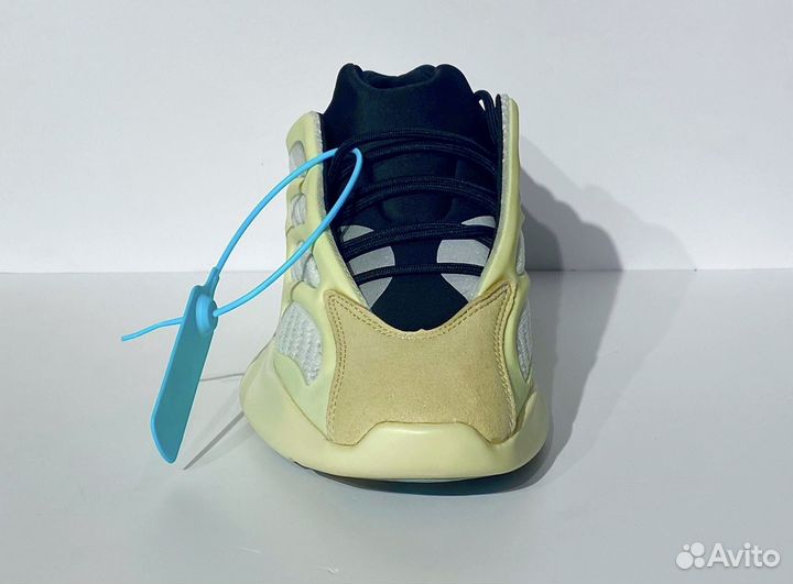 Кроссовки Adidas Yeezy Boost 700 White Lux V7