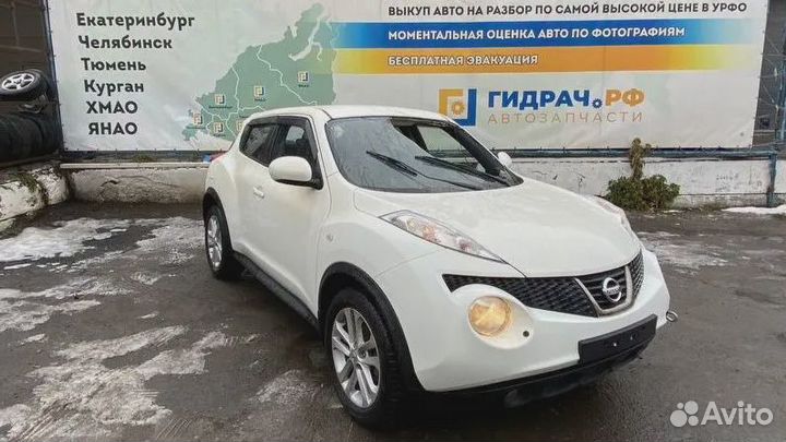 Стекло двери задней правой Nissan Juke (YF15) 8230