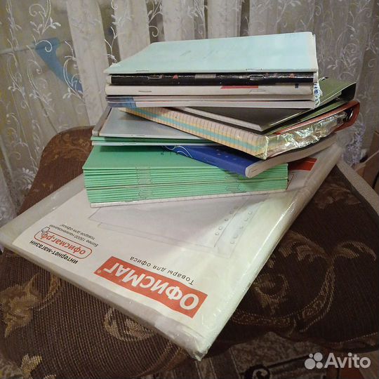 Тетради школьные и файлы