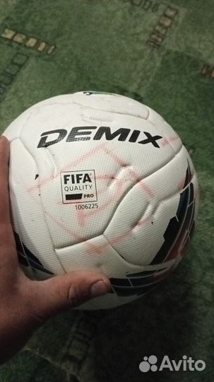 Футбольный мяч demix thermo fifa quality pro